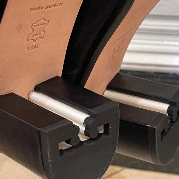 New Tory Burch stamped heel zip bootie - Picture 5 of 9